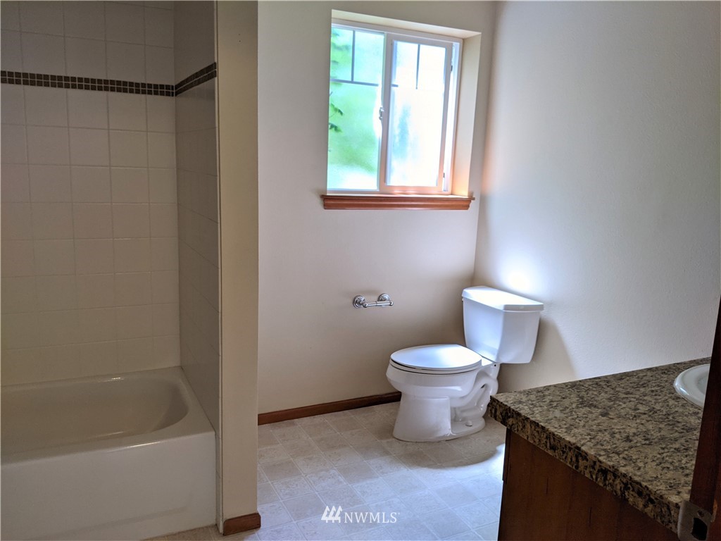 8044 212th Street Southwest, Unit 2 Edmonds, WA 98026 - Photo 12 of 16 Gallery Image 12