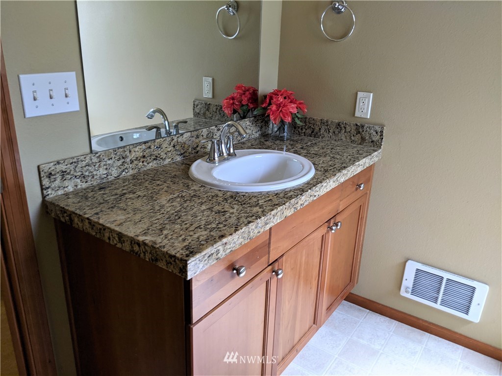 8044 212th Street Southwest, Unit 2 Edmonds, WA 98026 - Photo 13 of 16 Gallery Image 13