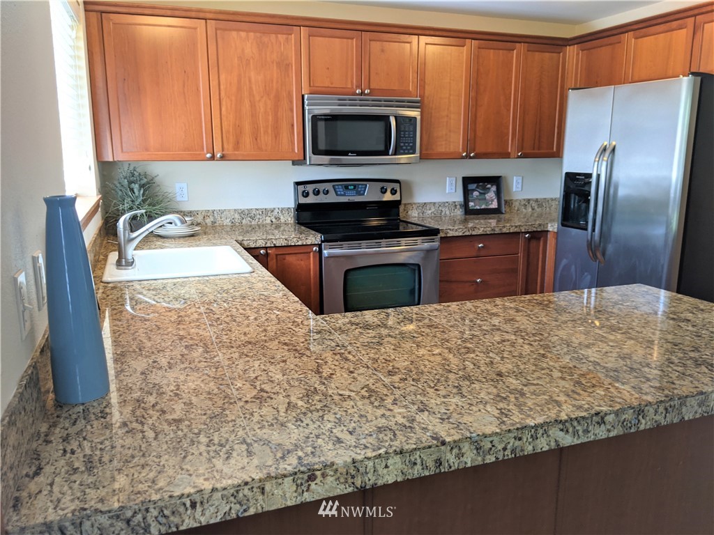 8044 212th Street Southwest, Unit 2 Edmonds, WA 98026 - Photo 4 of 16 Gallery Image 4