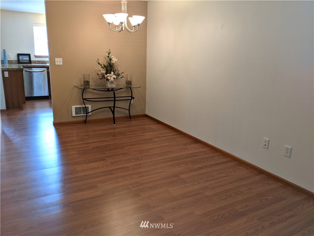 8044 212th Street Southwest, Unit 2 Edmonds, WA 98026 - Photo 6 of 16 Gallery Image 6