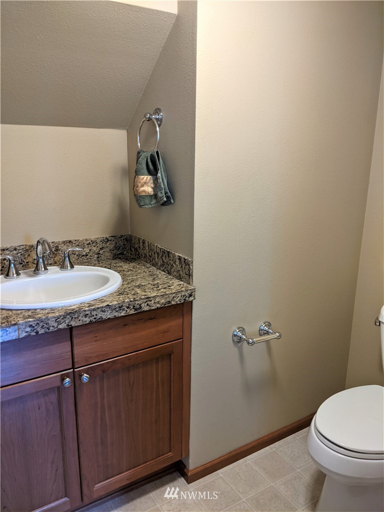 8044 212th Street Southwest, Unit 2 Edmonds, WA 98026 - Photo 7 of 16 Gallery Image 7