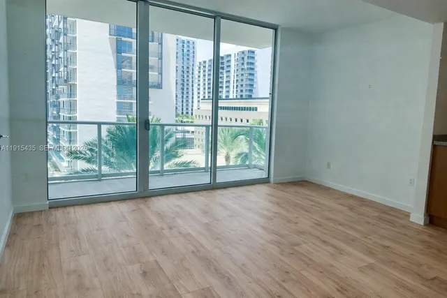 $2,600 | 300 South Biscayne Boulevard, Unit T1509, Miami, FL 33131