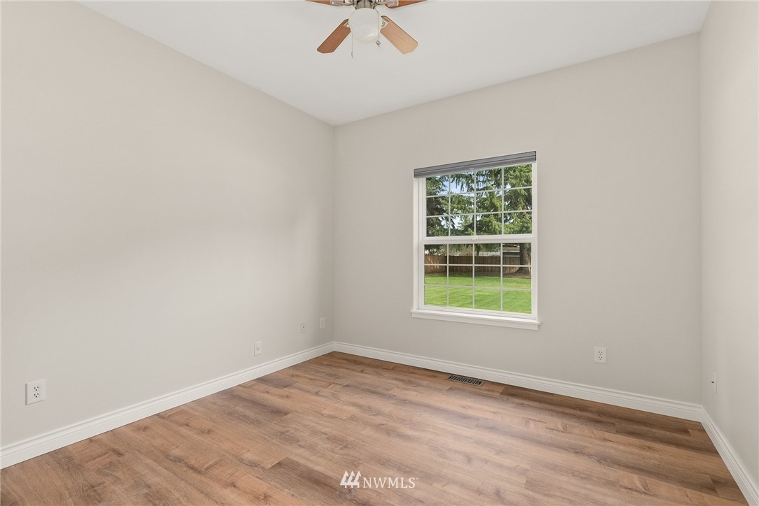 18622 Melon Street Southwest Rochester, WA 98579 - Photo 15 of 33 an empty room with a window