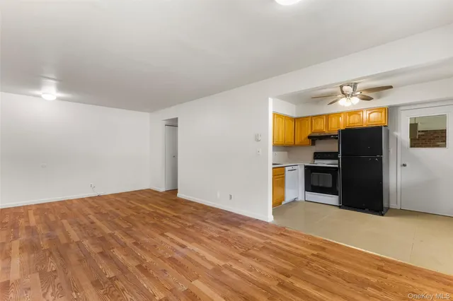 a view of a tennis court