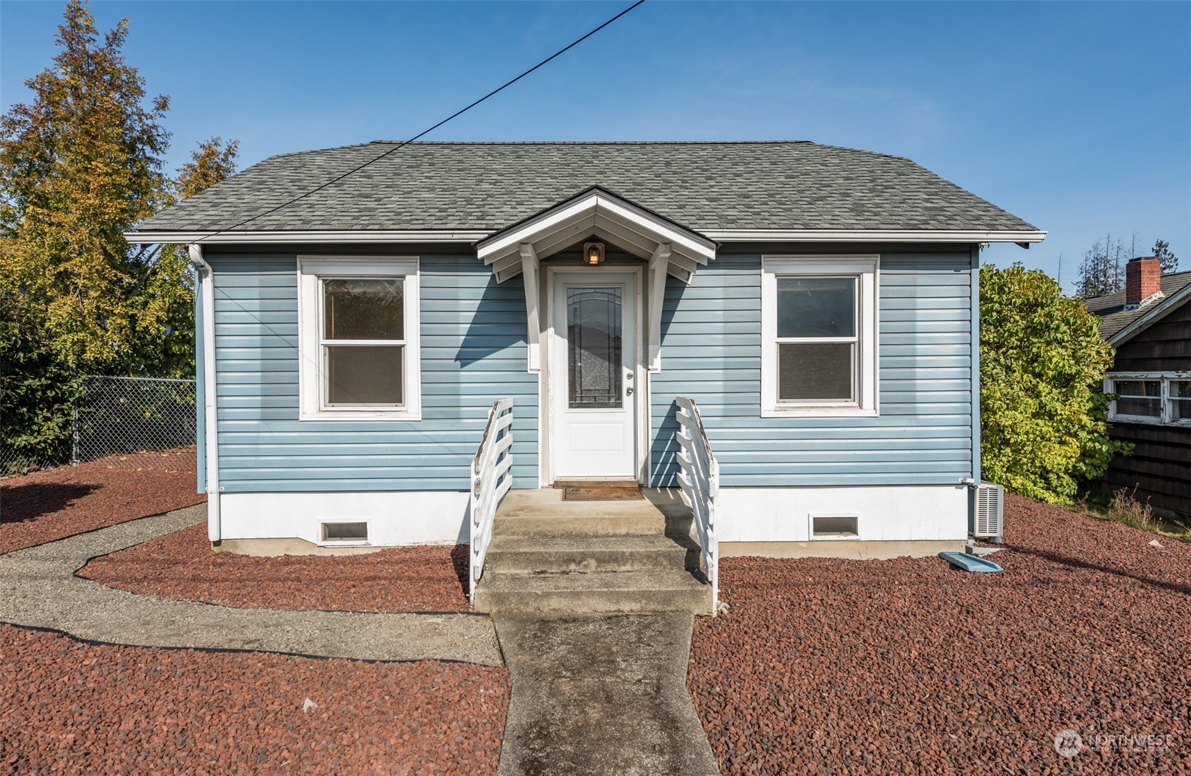 1035 West 8th Street Port Angeles, WA 98363 - Photo 1 of 33