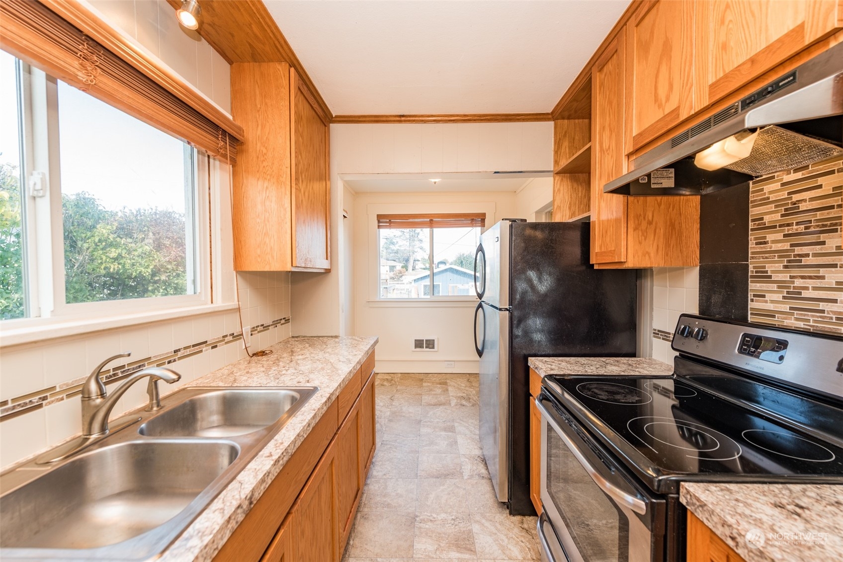 1035 West 8th Street Port Angeles, WA 98363 - Photo 15 of 33