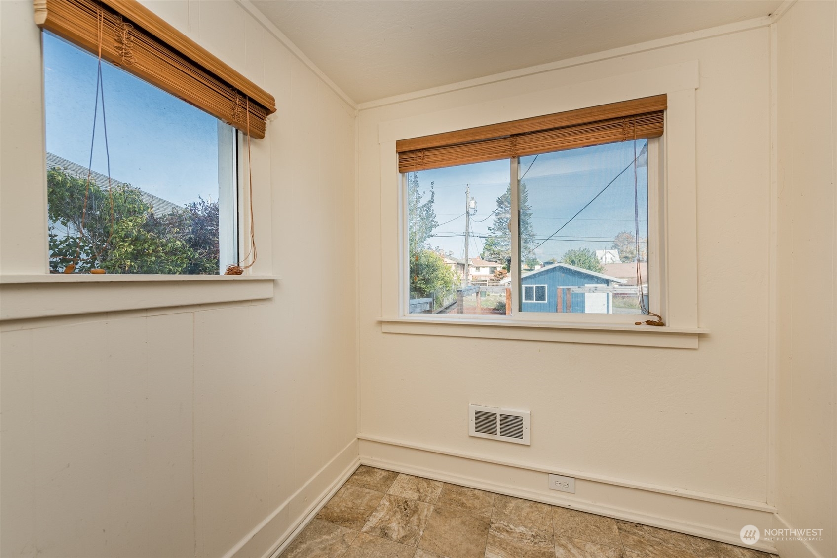 1035 West 8th Street Port Angeles, WA 98363 - Photo 19 of 33