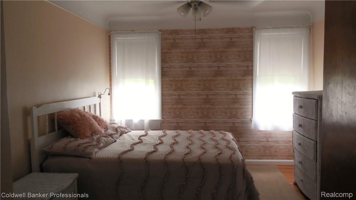 9659 Wayne Road Livonia, MI 48150 - Photo 13 of 29 010 Bedroom 3.jpg