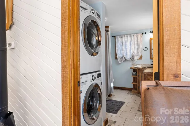 a view of a storage & utility room with washer and dryer