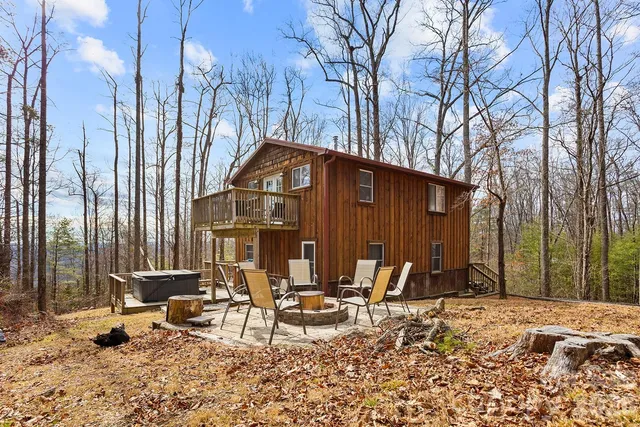 a view of a dinning table and chairs in the patio