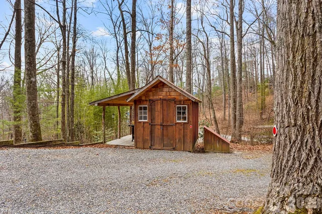 a black and white photo of a living room