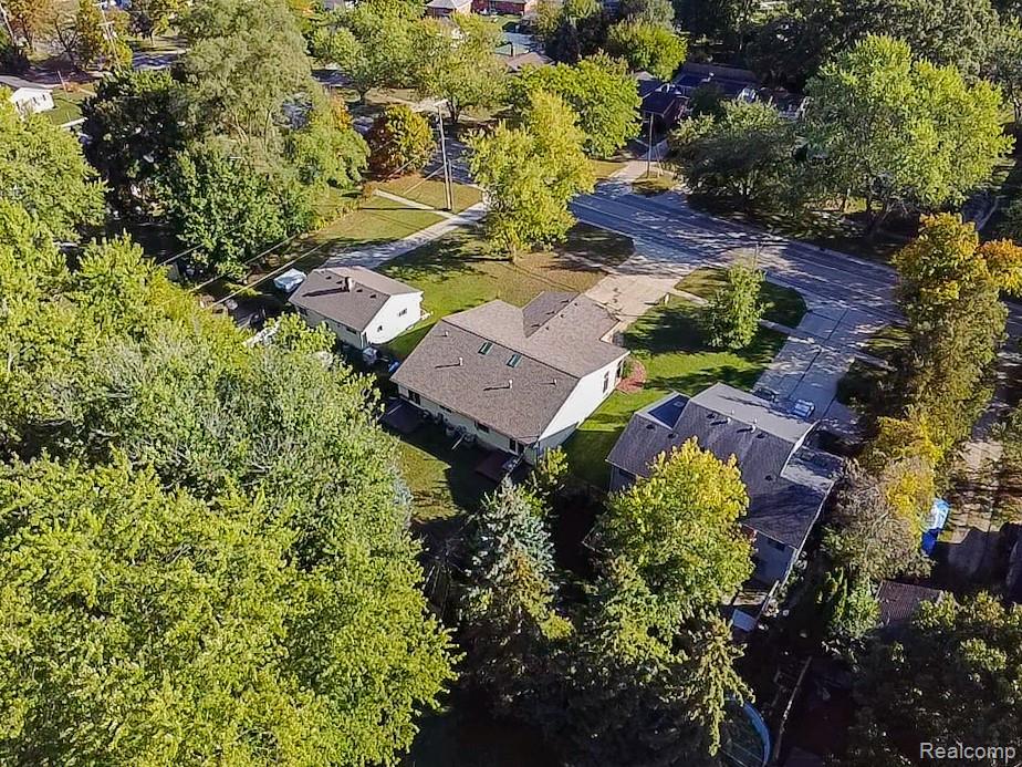 914 North Road Fenton, MI 48430 - Photo 4 of 57