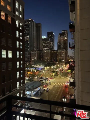 $2,100 | 315 West 5th Street, Unit 903, Los Angeles, CA 90013