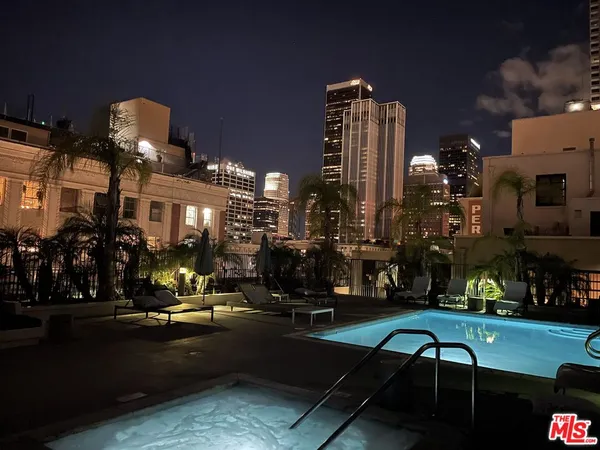 $2,100 | 315 West 5th Street, Unit 903, Los Angeles, CA 90013