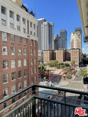 $2,100 | 315 West 5th Street, Unit 903, Los Angeles, CA 90013