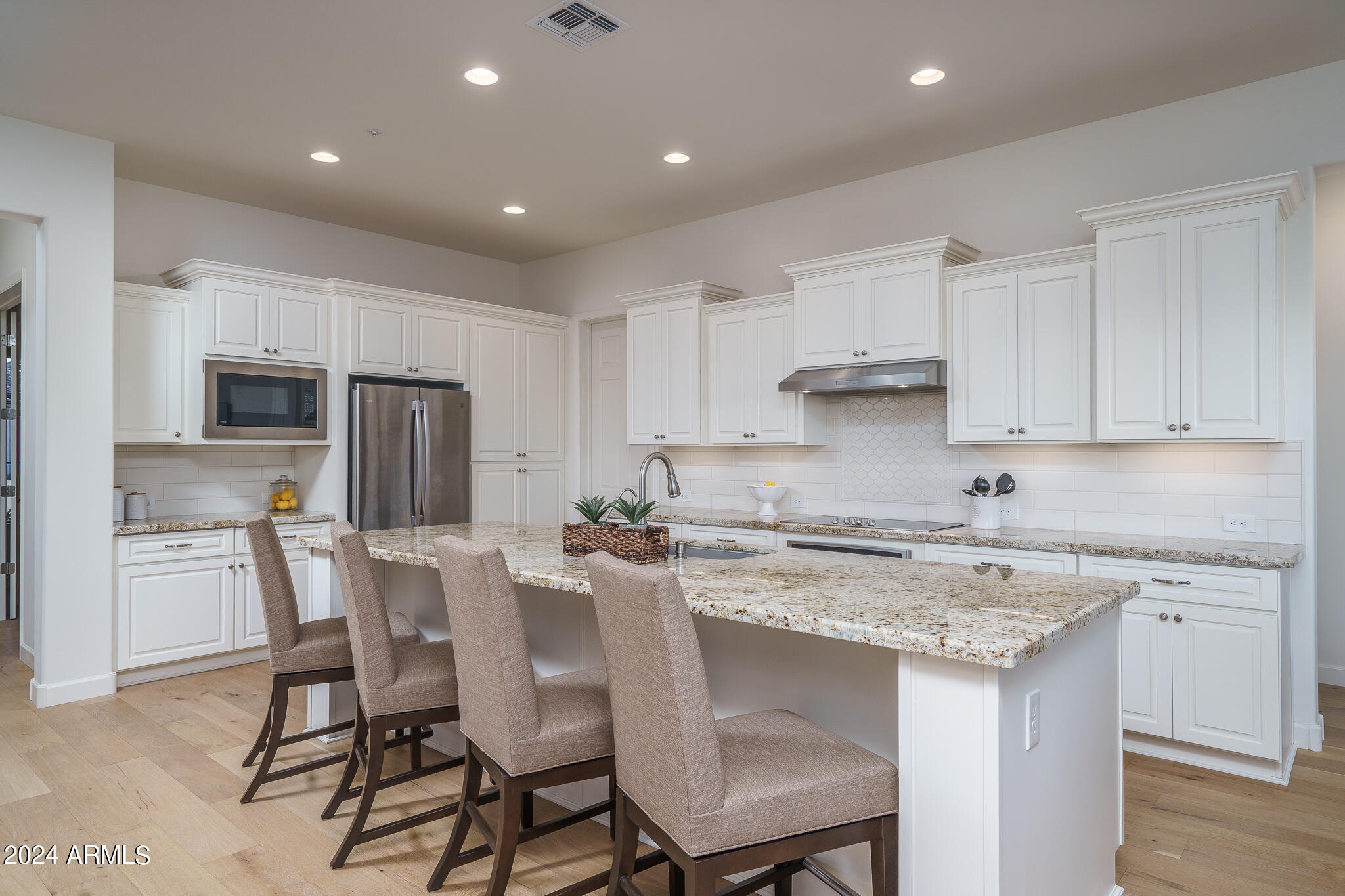 17952 East Cindercone Road Rio Verde, AZ 85263 - Photo 5 of 41 2) KITCHEN