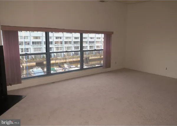 $2,850 | 3 North Christopher Columbus Boulevard, Unit 405, Philadelphia, PA 19106