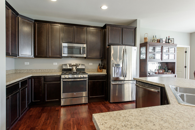5806 Oak Ridge Way Lisle, IL 60532 - Photo 7 of 24