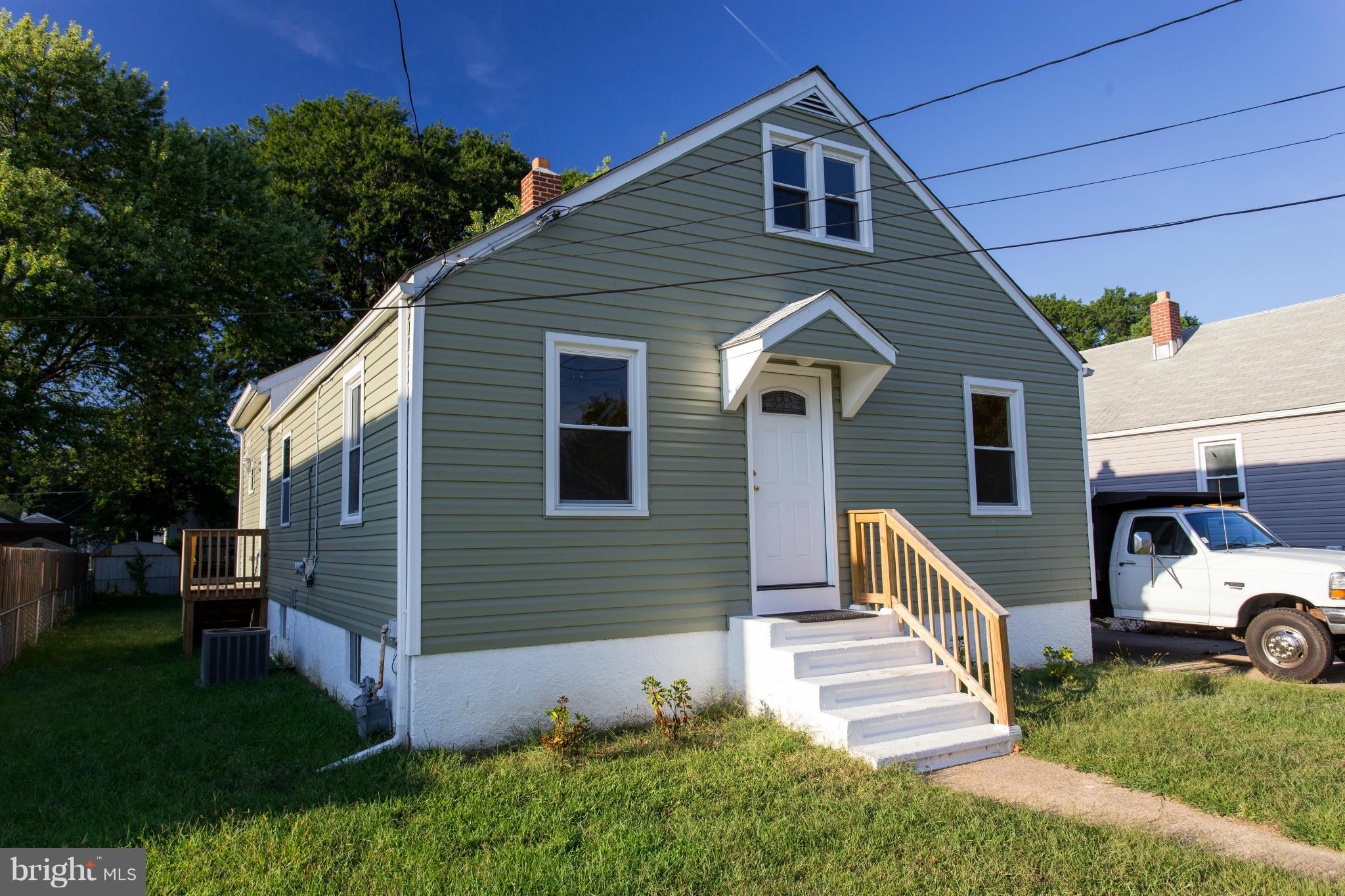 938 Martin Road Baltimore, MD 21221 - Photo 1 of 28 Exterior (Front)