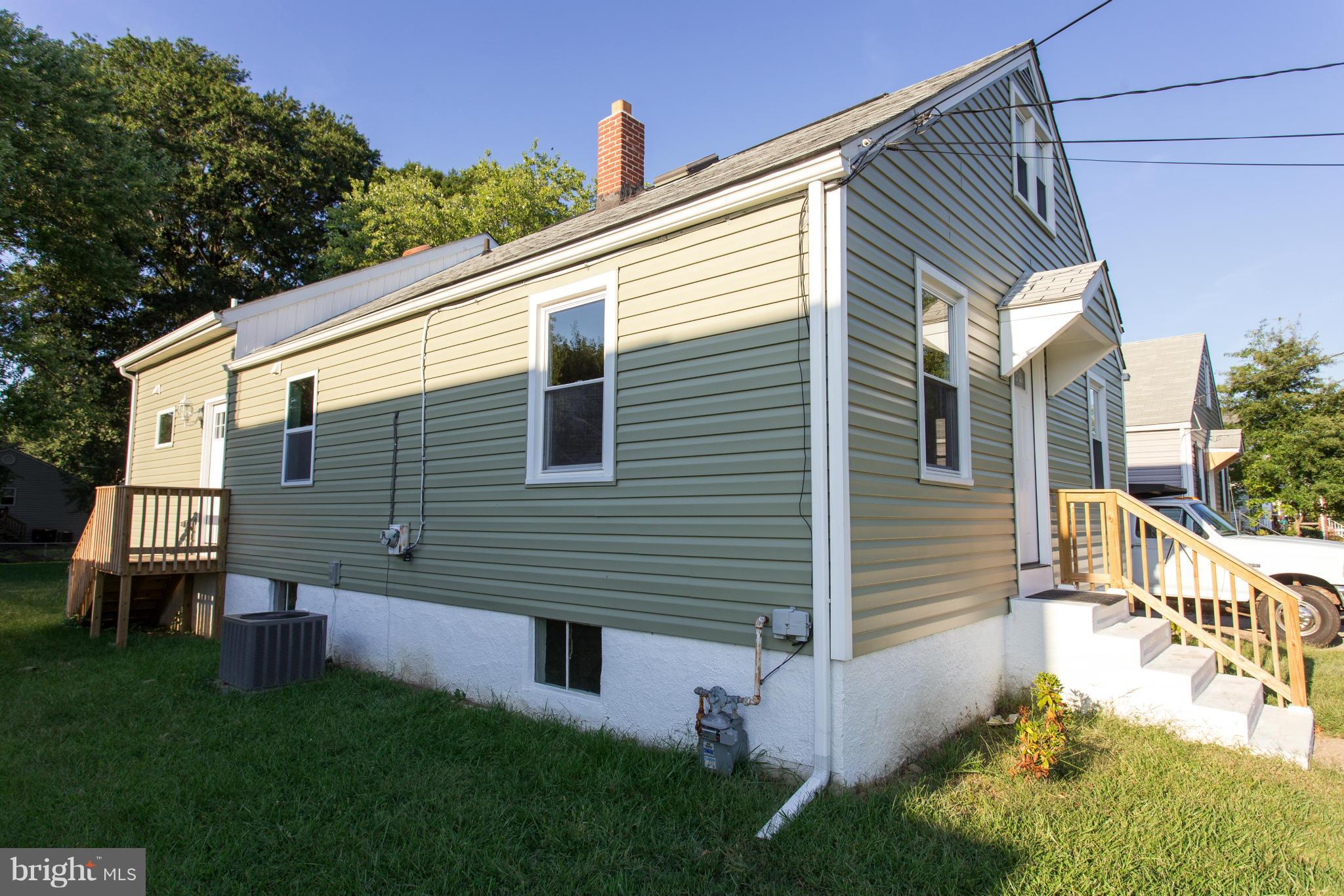 938 Martin Road Baltimore, MD 21221 - Photo 2 of 28 Exterior (Front)