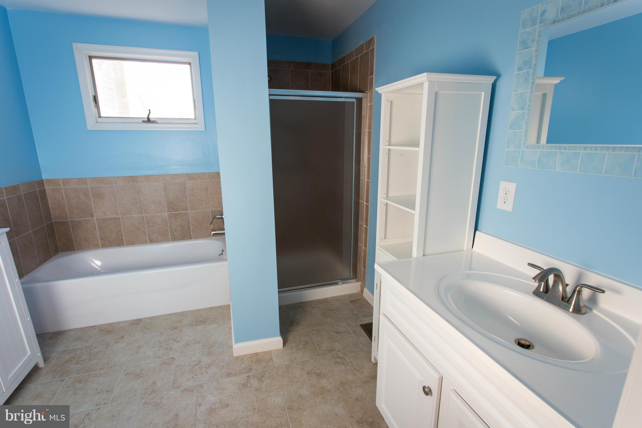 938 Martin Road Baltimore, MD 21221 - Photo 15 of 28 Bath (Master)
