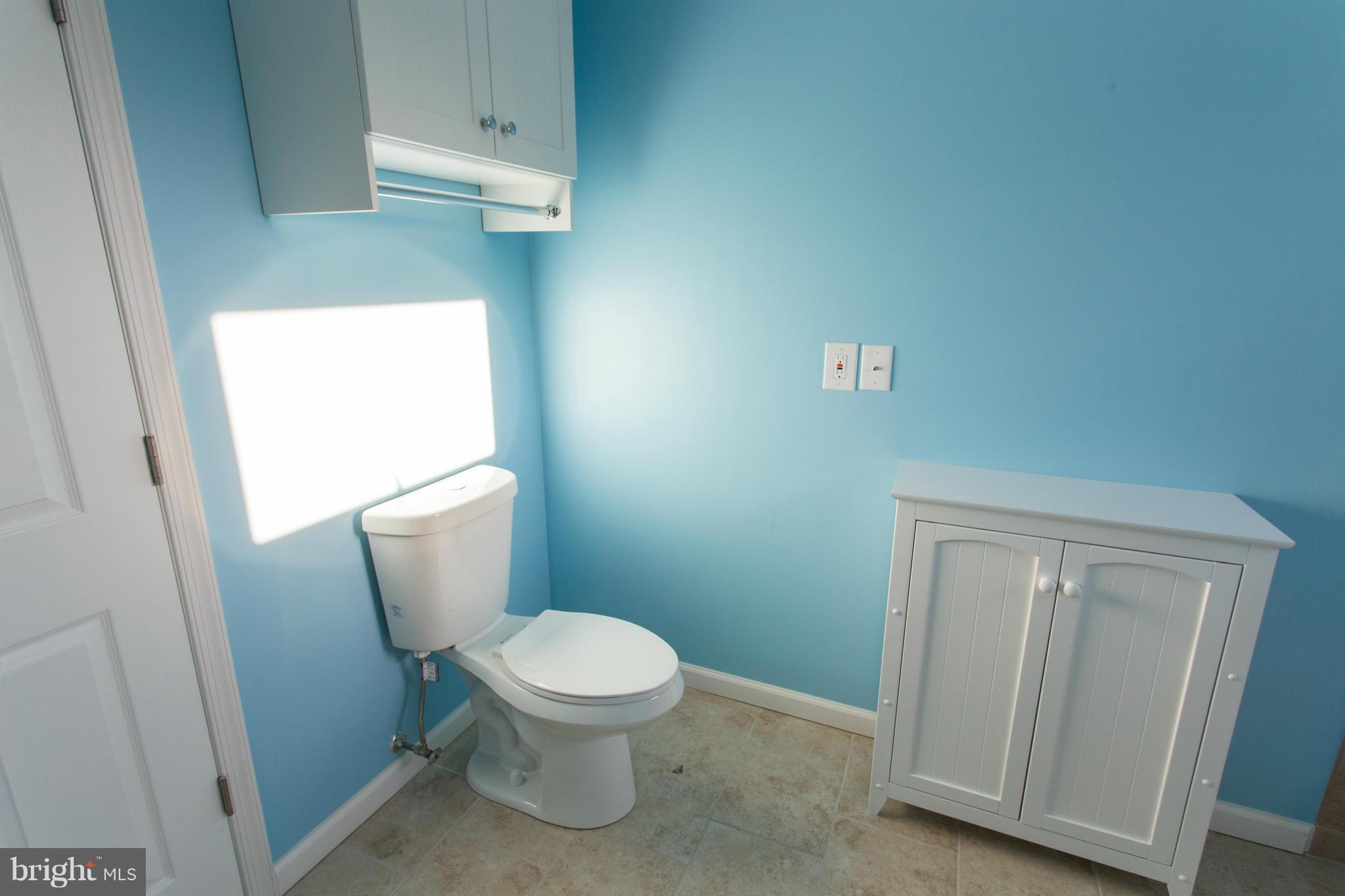 938 Martin Road Baltimore, MD 21221 - Photo 16 of 28 Bath (Master)