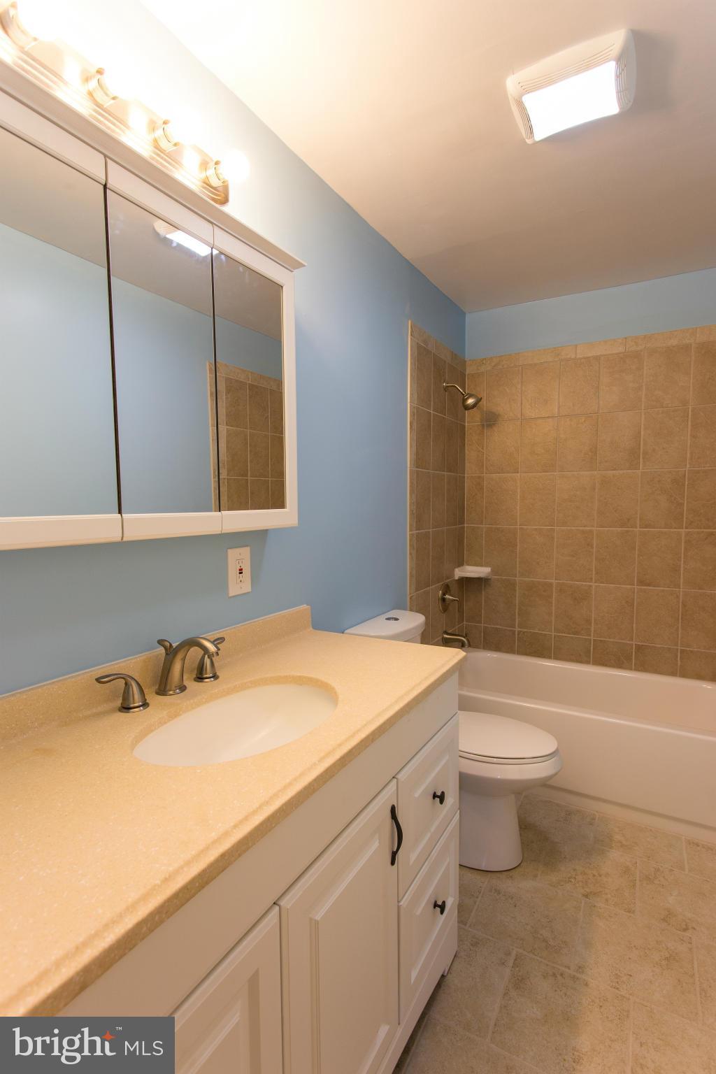 938 Martin Road Baltimore, MD 21221 - Photo 18 of 28 Bath