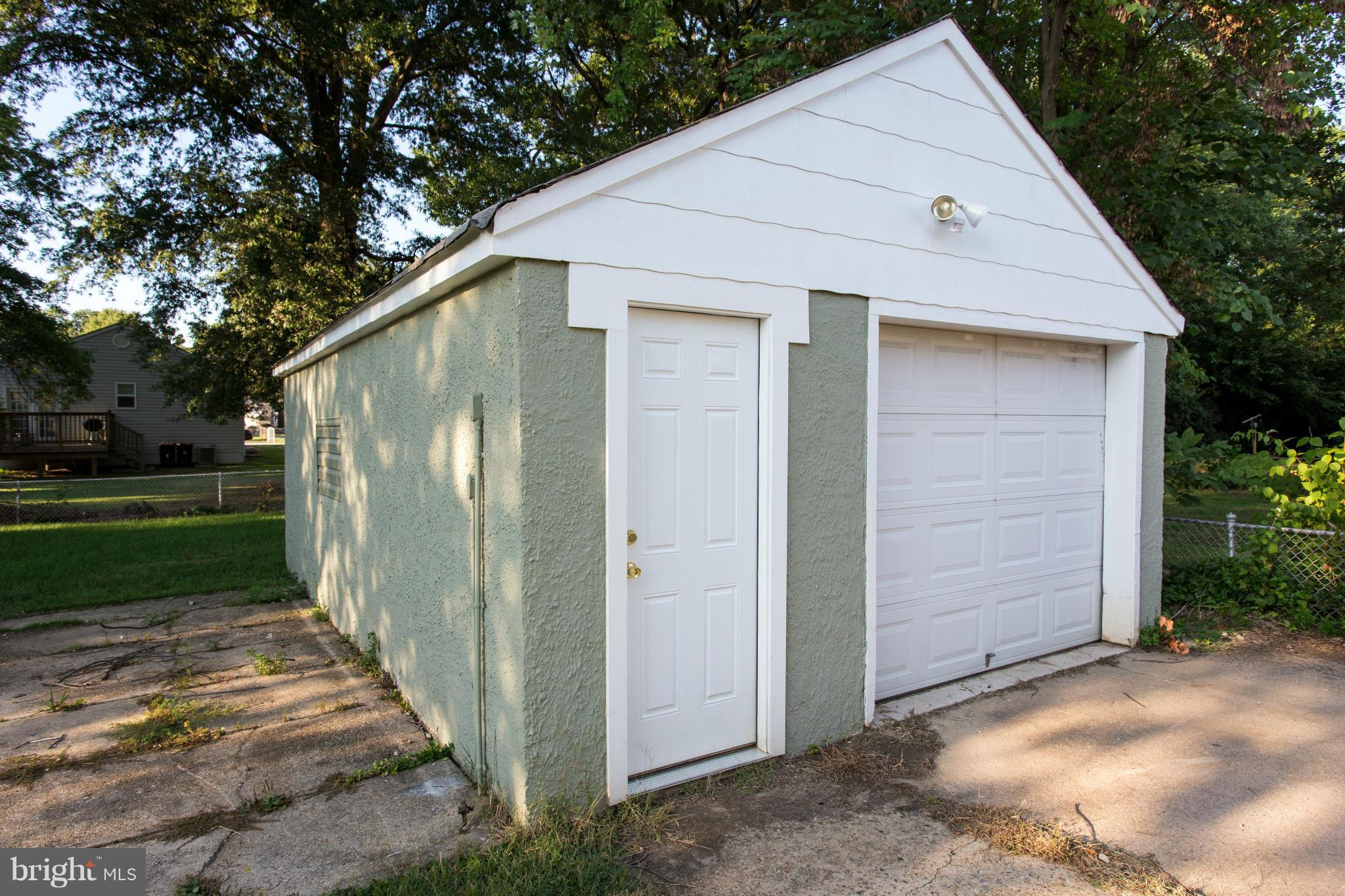 938 Martin Road Baltimore, MD 21221 - Photo 3 of 28 Exterior (Rear)
