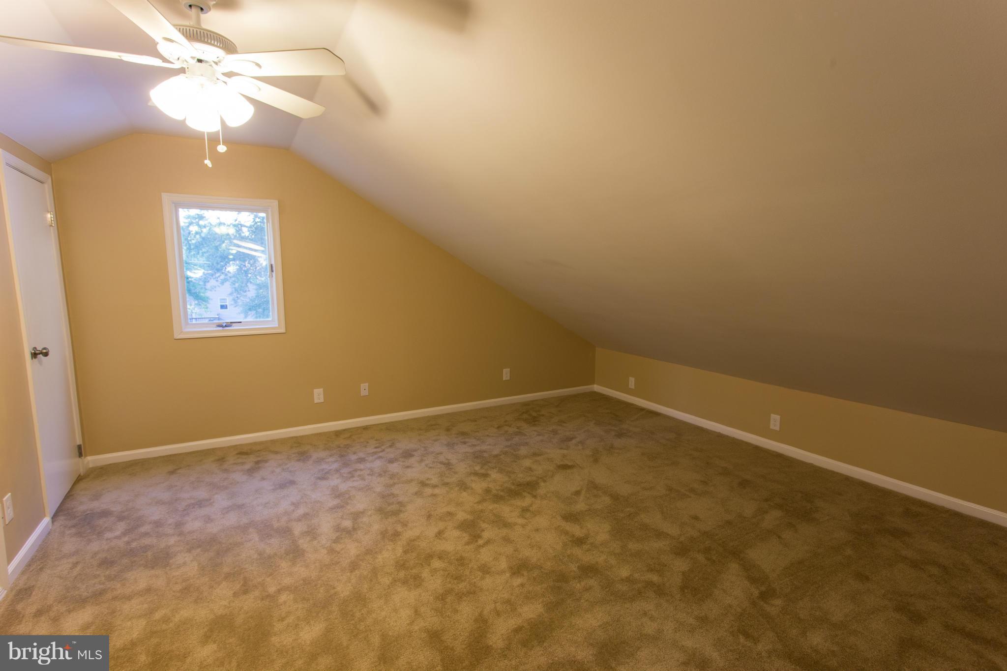 938 Martin Road Baltimore, MD 21221 - Photo 26 of 28 Bedroom