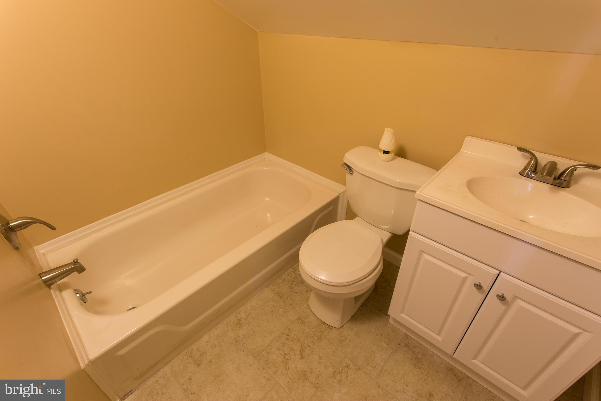 938 Martin Road Baltimore, MD 21221 - Photo 28 of 28 Bath