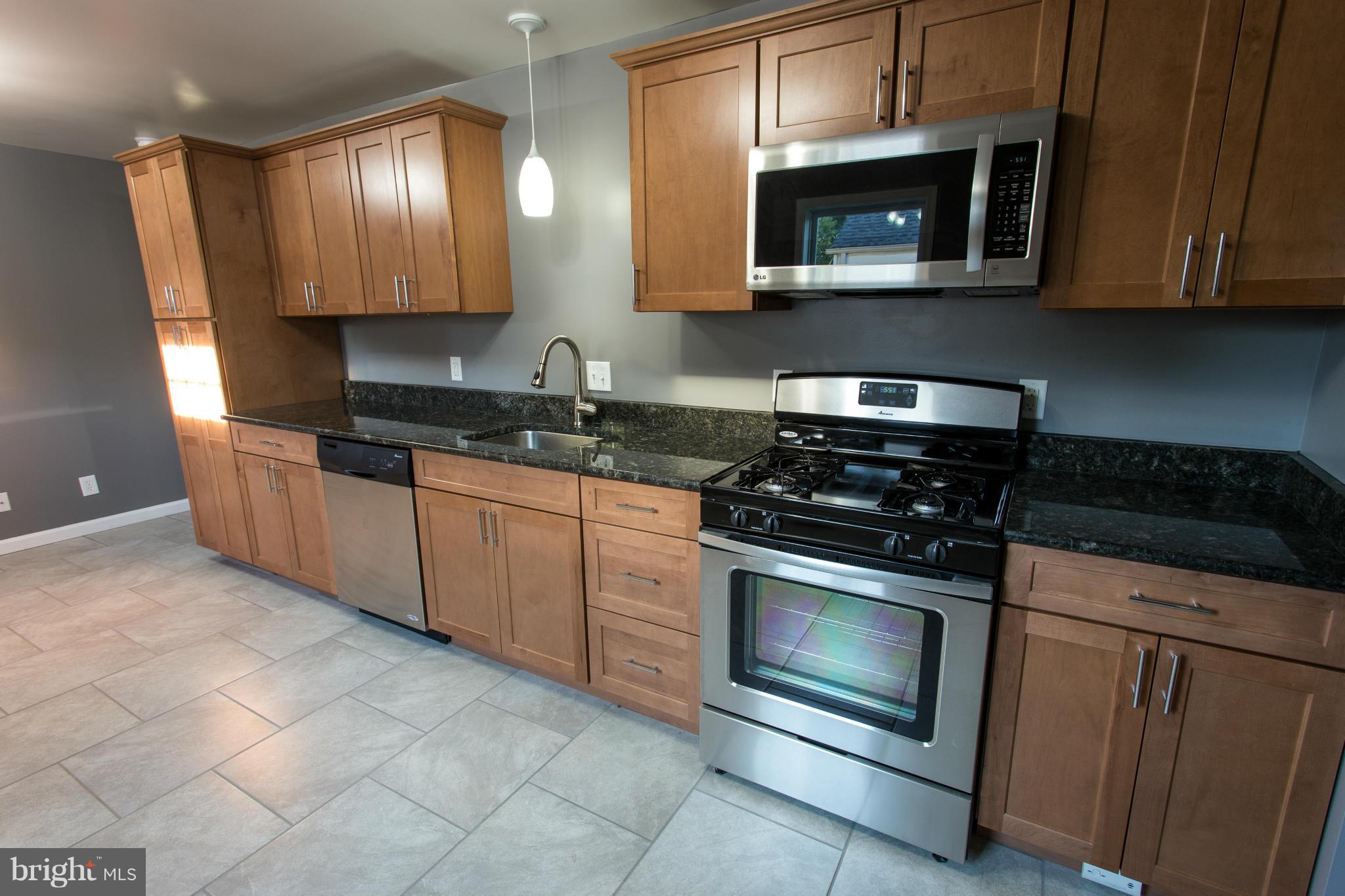 938 Martin Road Baltimore, MD 21221 - Photo 6 of 28 Kitchen