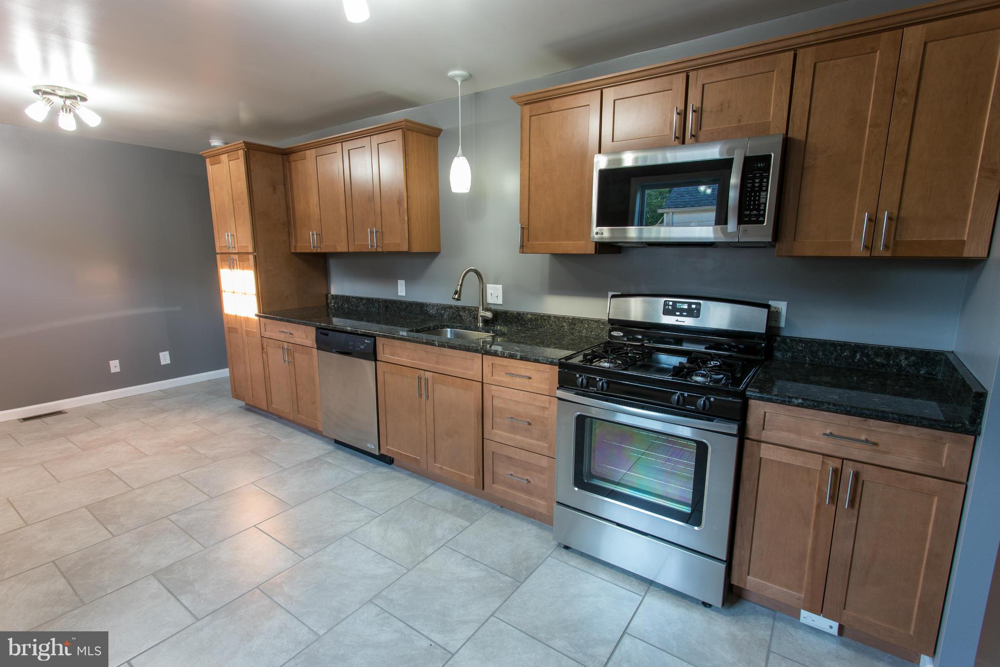 938 Martin Road Baltimore, MD 21221 - Photo 7 of 28 Kitchen