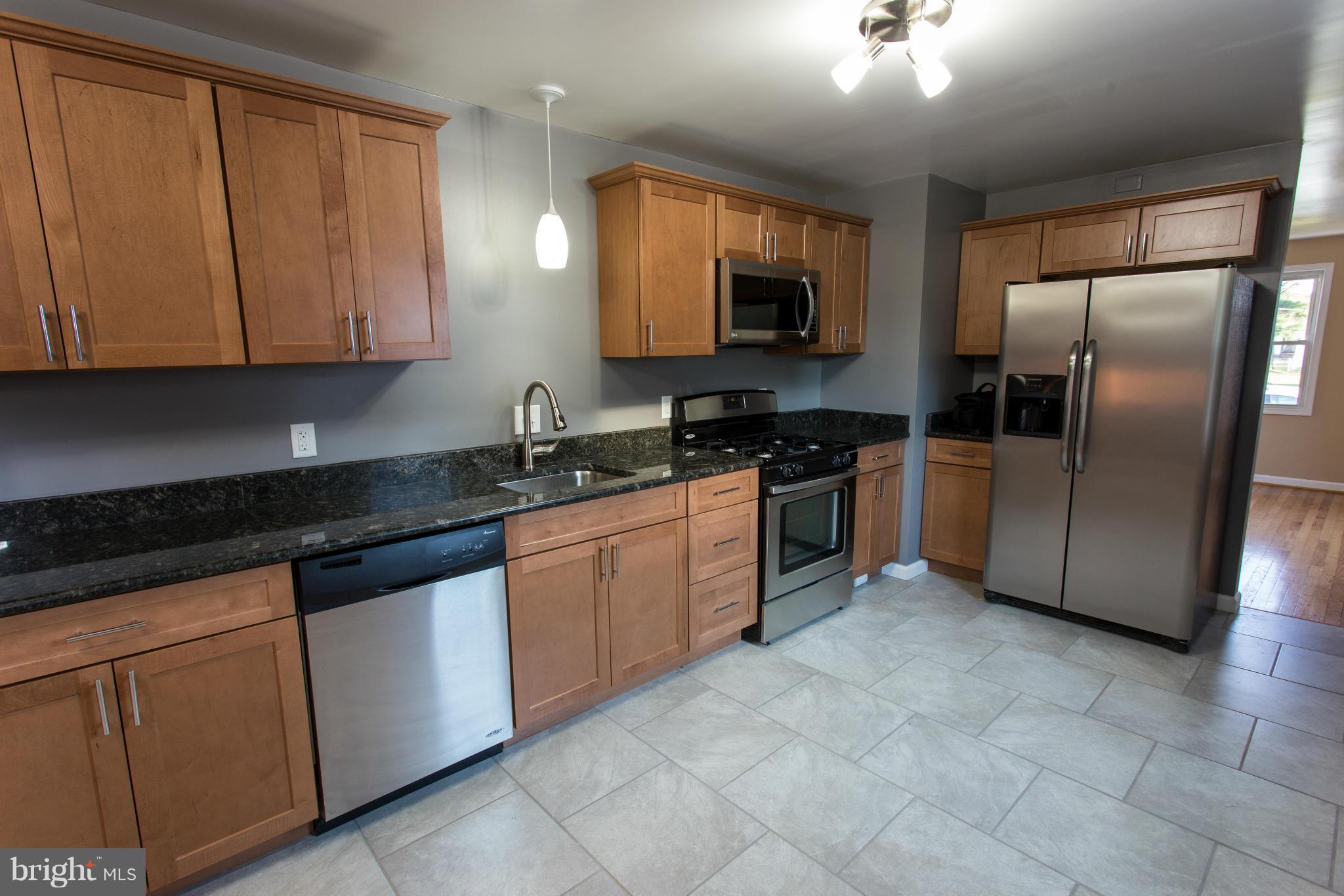 938 Martin Road Baltimore, MD 21221 - Photo 8 of 28 Kitchen
