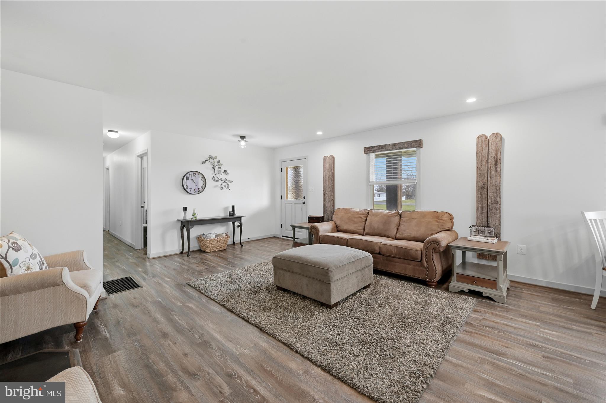 2171 Oranda Road Strasburg, VA 22657 - Photo 15 of 69 So open and airy!