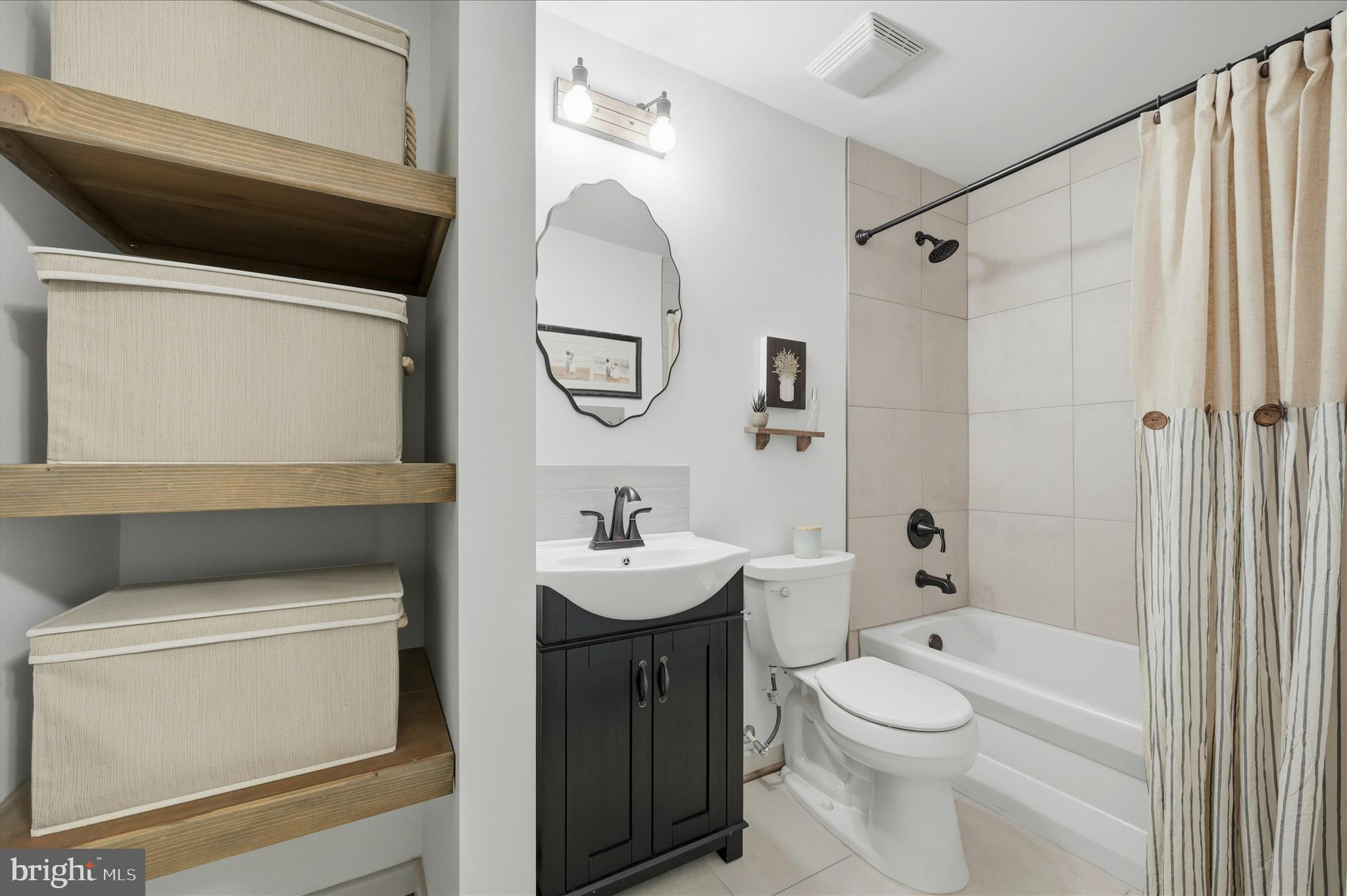 2171 Oranda Road Strasburg, VA 22657 - Photo 34 of 69 Hall Bathroom with custom touches!