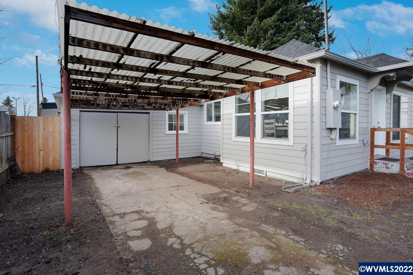 180 Eaton Street Lebanon, OR 97355 - Photo 2 of 23