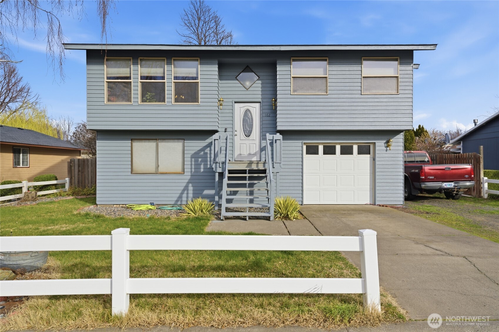 162 Tara Street Milton Freewater, OR 97862 - Photo 2 of 21 a front view of a house with garden