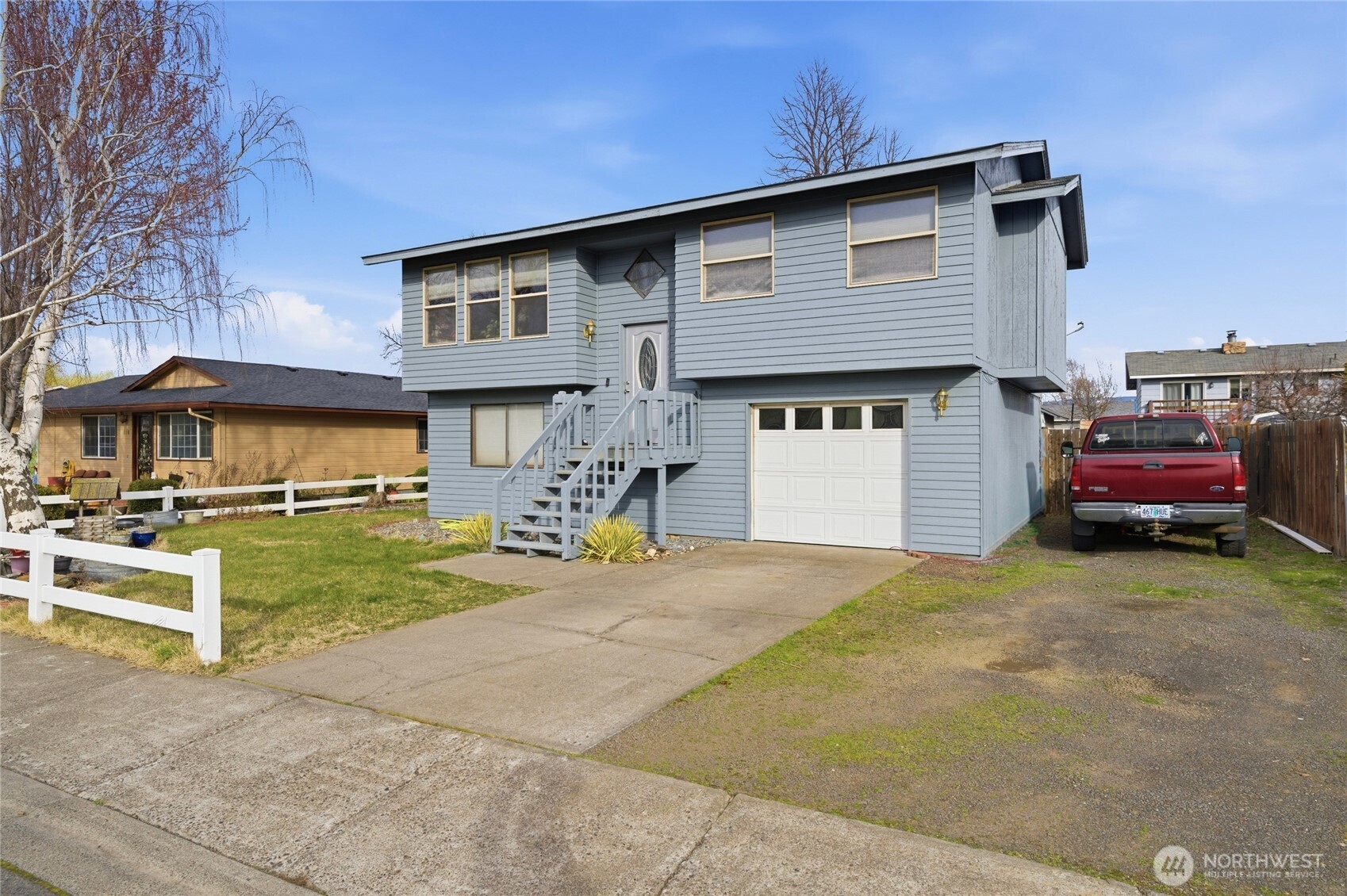 162 Tara Street Milton Freewater, OR 97862 - Photo 3 of 21 a front view of a house with a garden