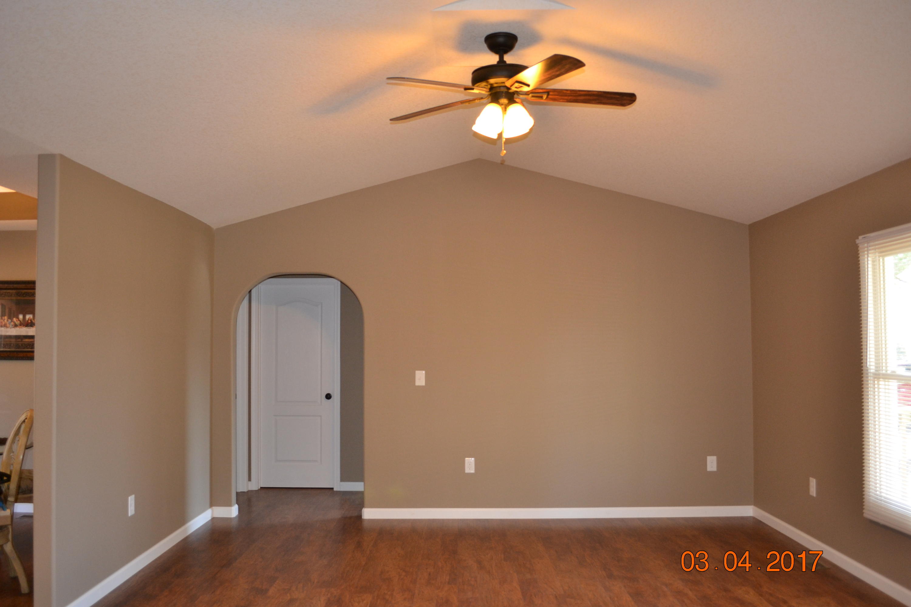 1011 Ashburn Road Monterey, TN 38574 - Photo 4 of 26 Living Room