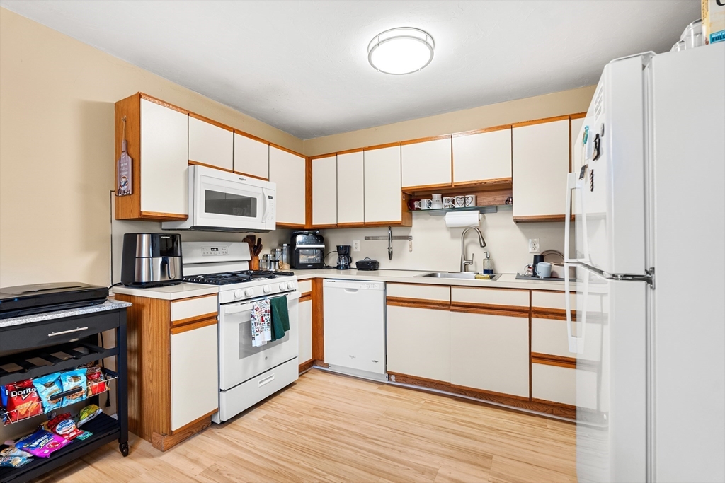 84 Tennis Plaza Road, Unit 33 Dracut, MA 01826 - Photo 10 of 24