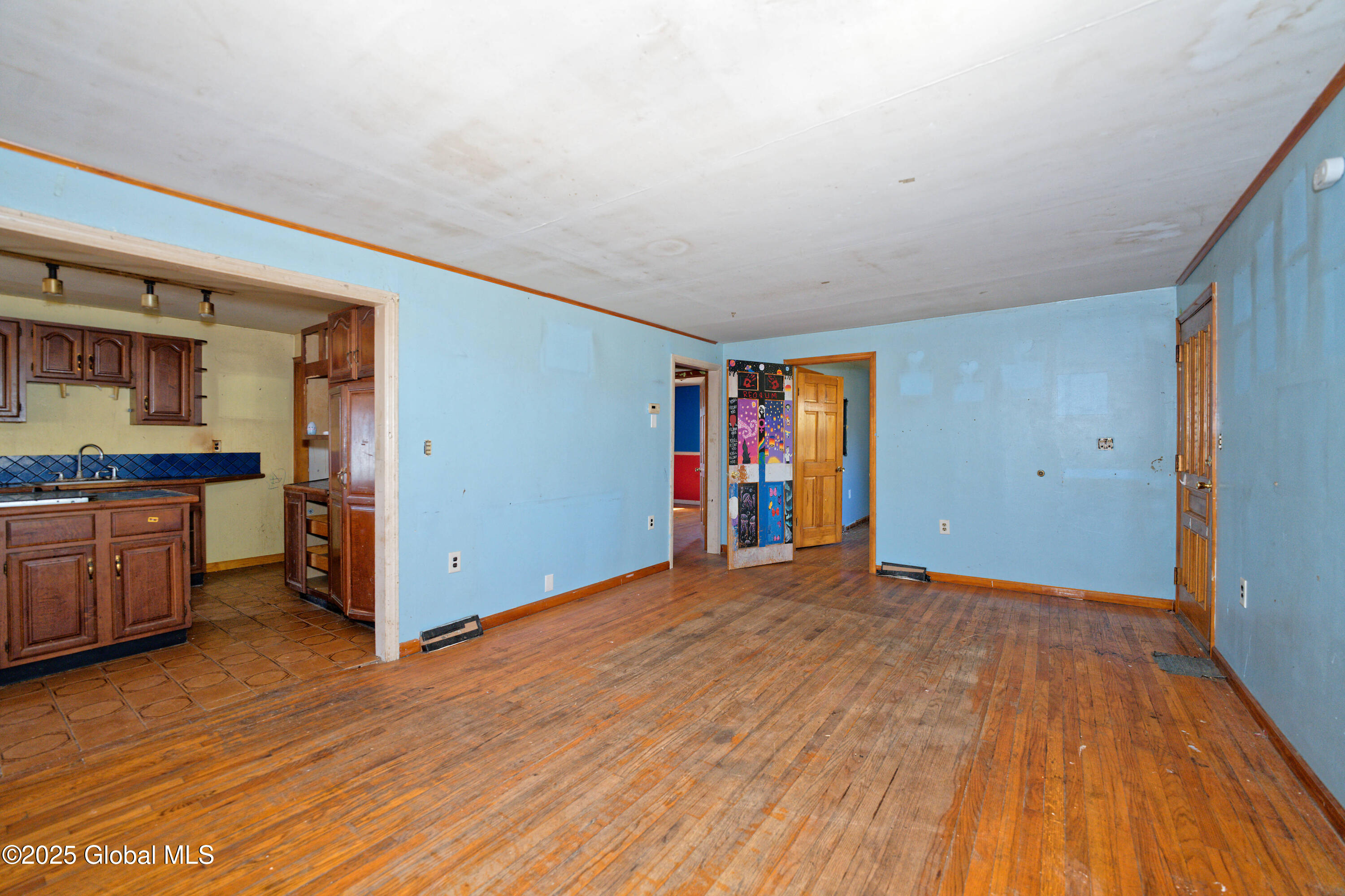 1135 Sacandaga Road Schenectady, NY 12302 - Photo 14 of 33 3 Livingroom 2