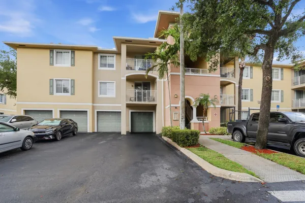 $2,600 | 6559 Emerald Dunes Drive, Unit 308, West Palm Beach, FL 33411