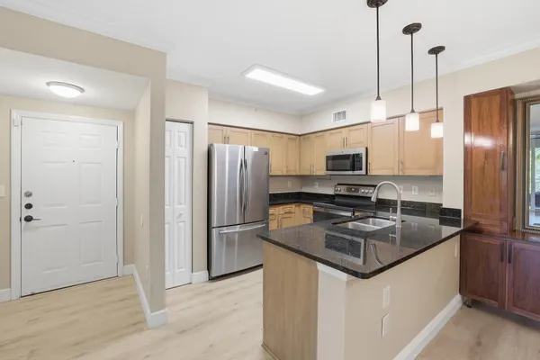 $2,600 | 6559 Emerald Dunes Drive, Unit 308, West Palm Beach, FL 33411
