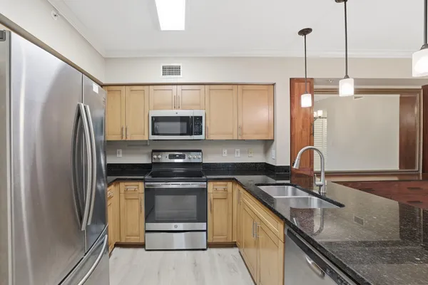 $2,600 | 6559 Emerald Dunes Drive, Unit 308, West Palm Beach, FL 33411