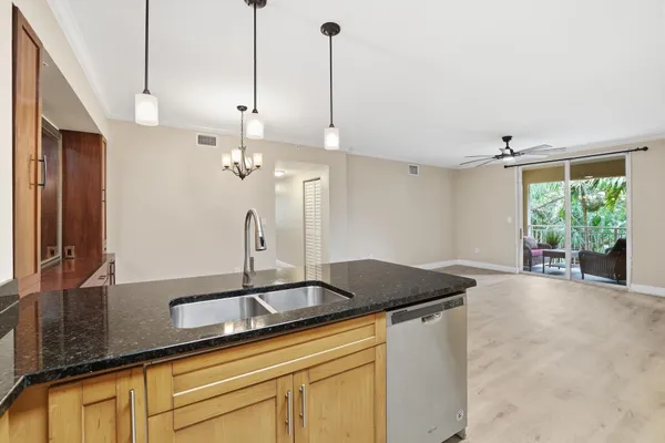 $2,600 | 6559 Emerald Dunes Drive, Unit 308, West Palm Beach, FL 33411