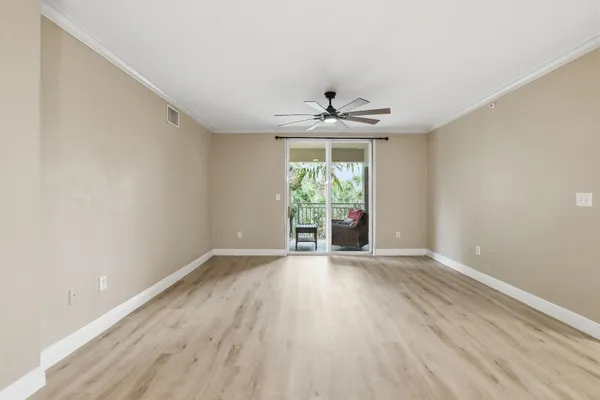$2,600 | 6559 Emerald Dunes Drive, Unit 308, West Palm Beach, FL 33411
