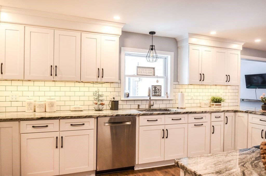 128 Jamieson Road Holden, MA 01520 - Photo 3 of 41 Gallery Image 3