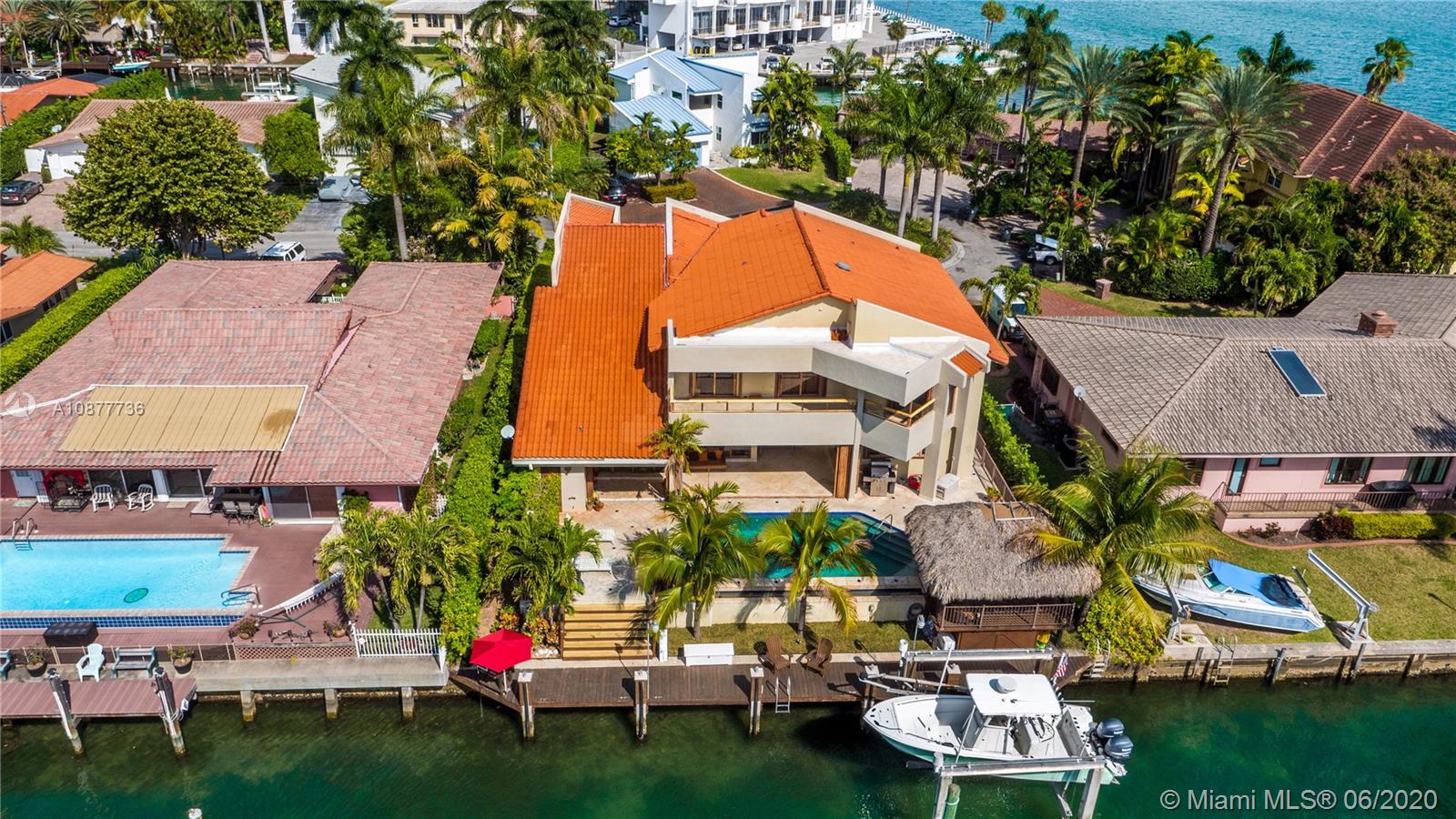 2076 Northeast 121st Road North Miami, FL 33181 - Photo 11 of 35 Gallery Image 11