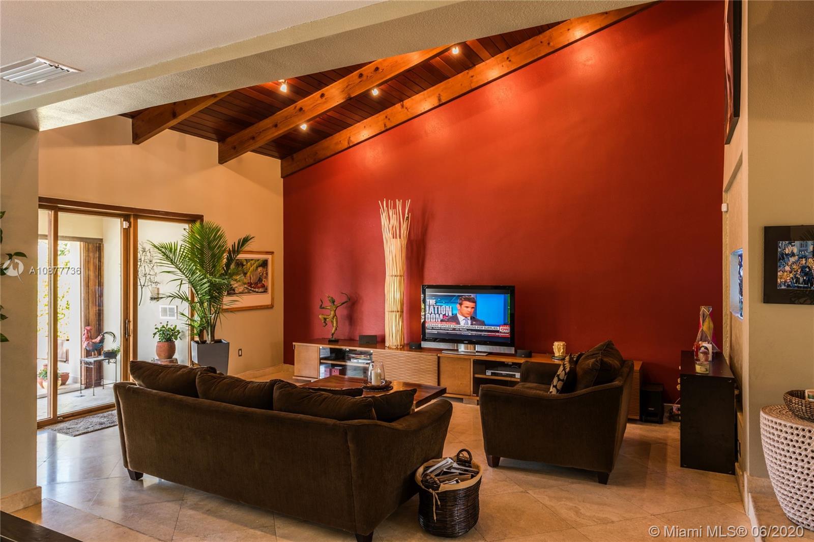 2076 Northeast 121st Road North Miami, FL 33181 - Photo 12 of 35 Gallery Image 12