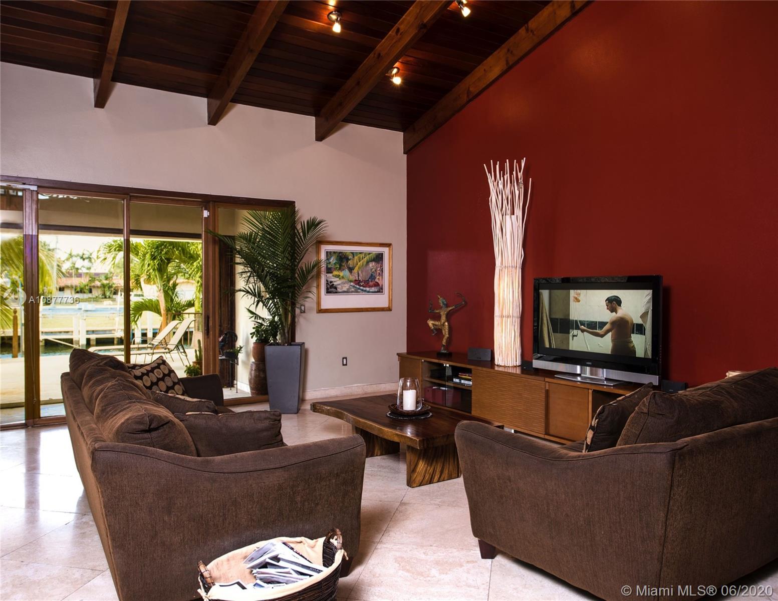 2076 Northeast 121st Road North Miami, FL 33181 - Photo 16 of 35 Gallery Image 16